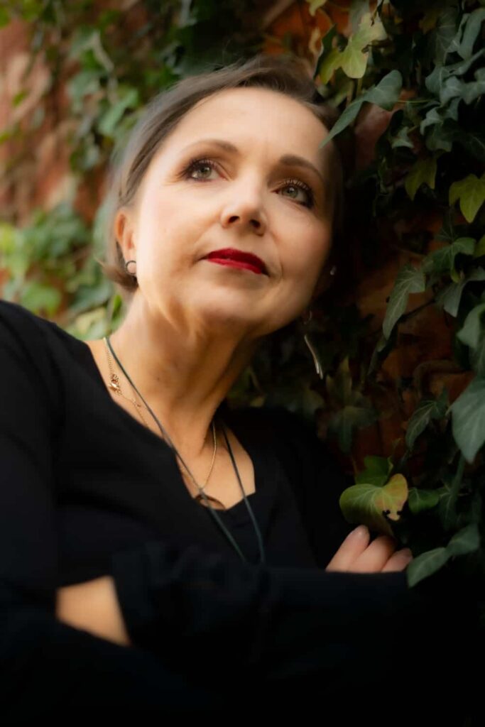 Anka Krakus-Dąbrowska - Październik Fundacja LaCinta - kalendarz 2025